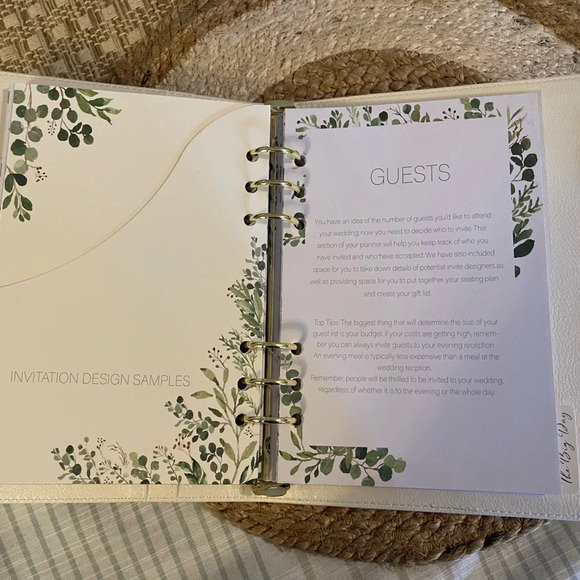 Wedding‎ Planner Binder “Future Mrs.” In White with Gold Writing   Faux Leather - Picture 7 of 9